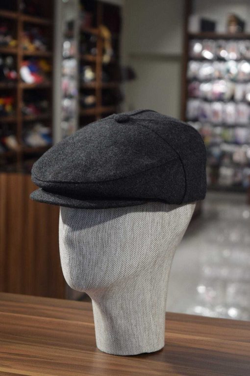 کلاه زمستانی دکمه‎دار پارچه دودی کلاسیک برند Göksu Şapka کد 1700417417